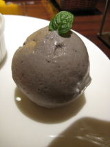 久々にケーキ盛り合わせなんぞ注文してみる。_b0065587_1939842.jpg
