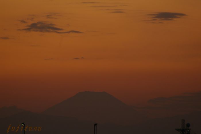 今日の川べりの夕焼け_b0151409_23102883.jpg