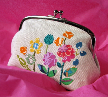 flower applique pouches_d0011990_8204074.jpg