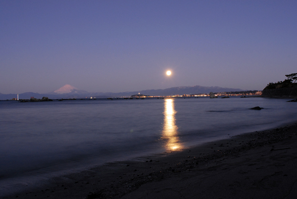 満月夜明け前 海へ 絵的生活 満月夜明け前 海へ 絵的生活