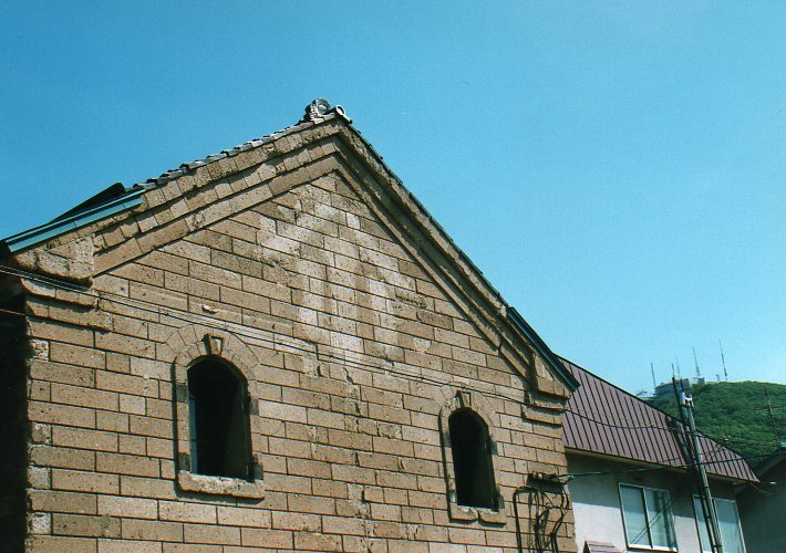 函館・弁天町の蔵造り建築(函館の建物紹介)_f0142606_21492737.jpg
