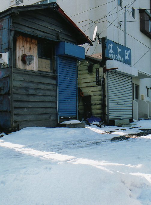 函館・弁天町の蔵造り建築(函館の建物紹介)_f0142606_21521844.jpg