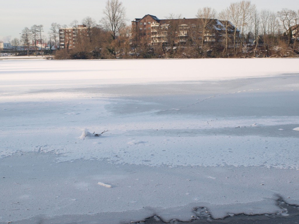 この冬最後の雪景色_b0148617_2202624.jpg