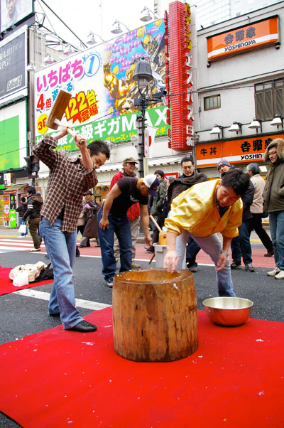 道玄坂チャリティ餅つき大会&ヘブンアーティスト IN 渋谷_b0056983_14493110.jpg