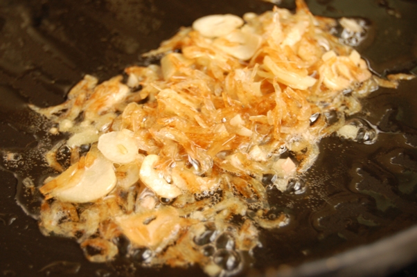 100%のおいしさ☆桜エビとネギの香味焼き蕎麦_d0104926_7174775.jpg