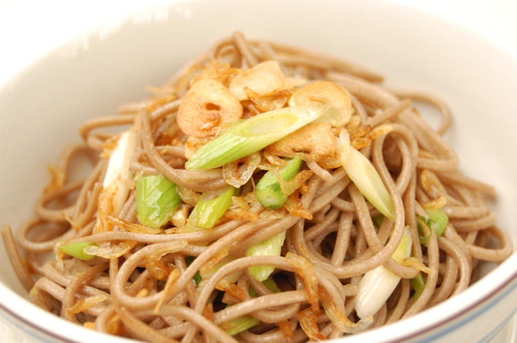 100%のおいしさ☆桜エビとネギの香味焼き蕎麦_d0104926_718252.jpg