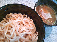 ◆雑居ビルラーメン対決! 「○は」VS「今日から俺は」_b0008655_11372444.jpg
