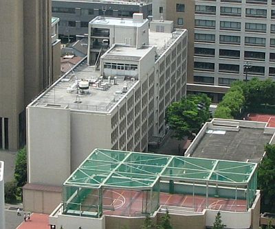 最近TVでよく見る建物_e0146484_21582637.jpg