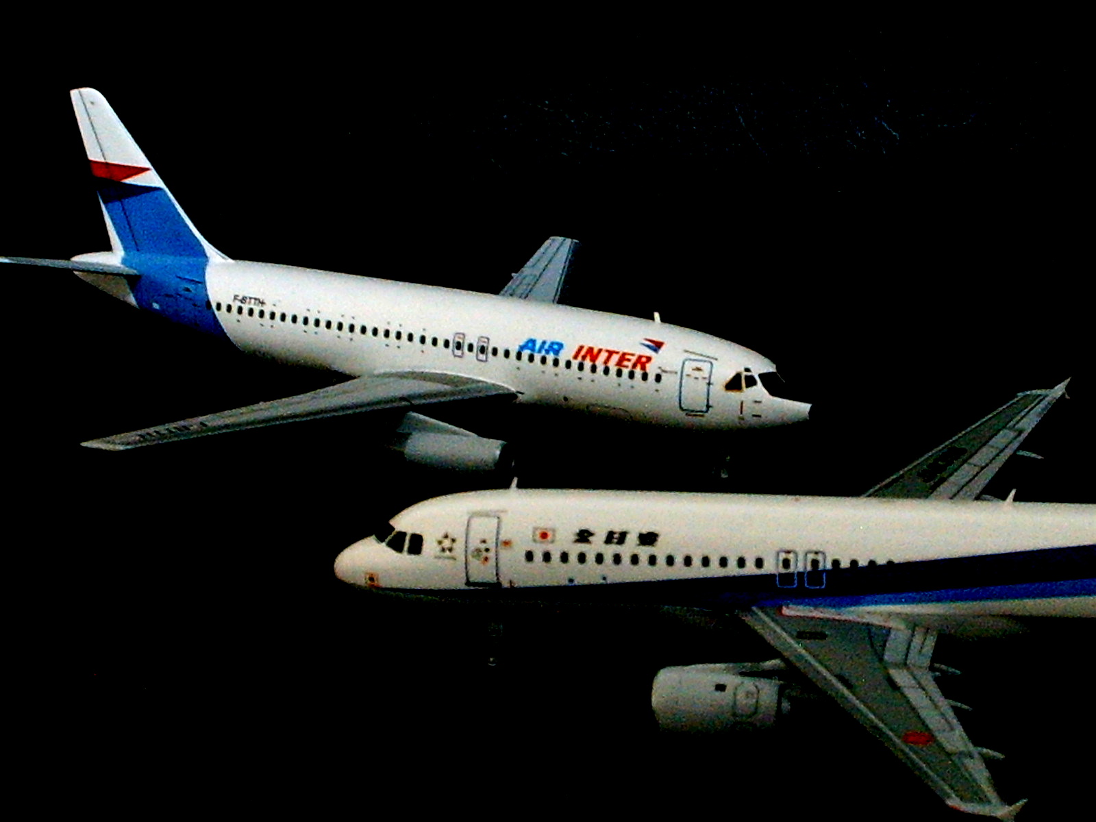 1280px-AirNippon_B737-