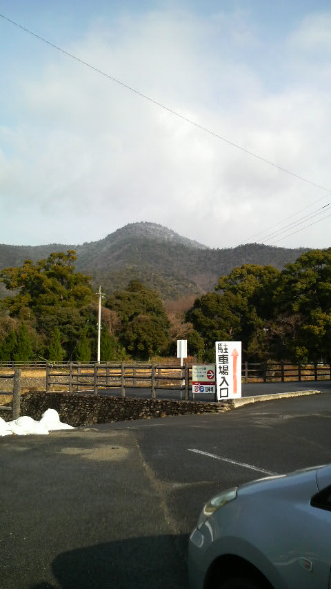 うっすらと雪化粧の大麻の山_c0147261_20564275.jpg