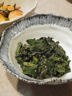 甘酸っぱいりんごジャムと・・・寒じめほうれん草のゴマ和え。_f0177295_12151410.jpg