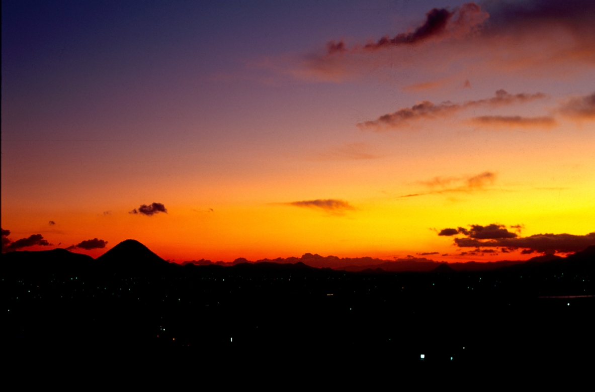 讃岐平野の夜明け_c0199468_2138448.jpg