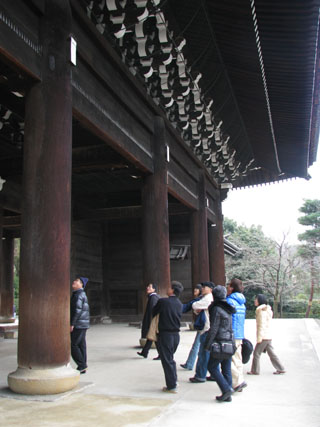 知恩院 三門あたり_e0048413_2247257.jpg