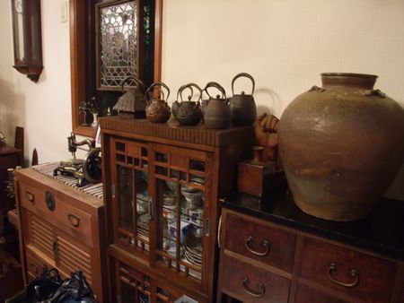 たくさんの骨董に囲まれて・・・_d0148729_1775089.jpg