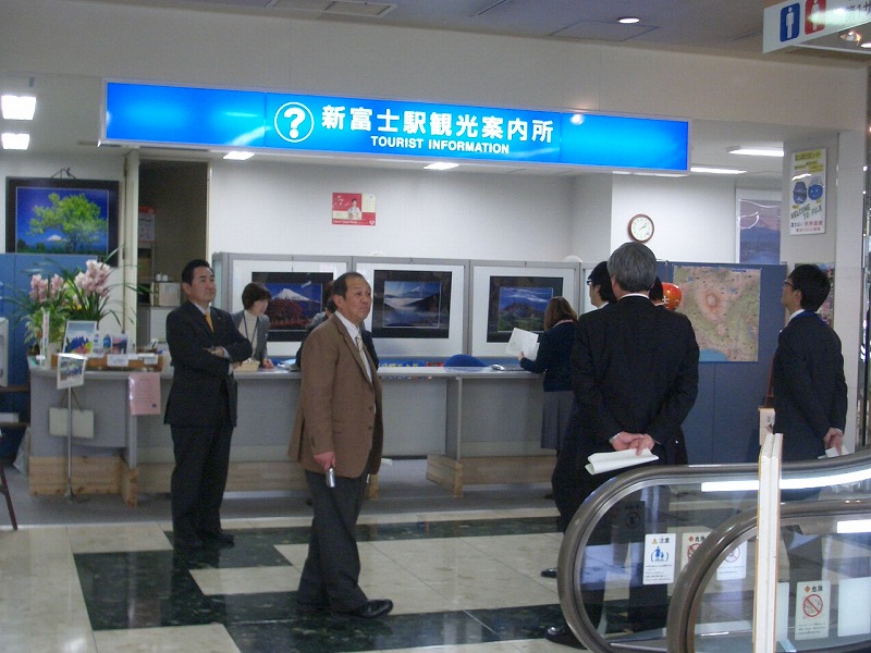 新人議員自主研修 「富士山観光交流ビューロー」_f0141310_2356183.jpg