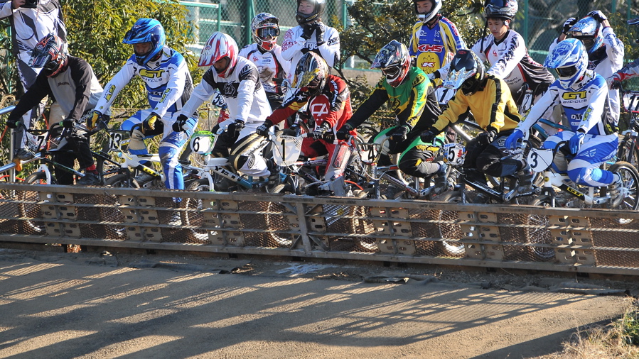 2009JOSF緑山１月オープニングレースVOL1：BMXエリートクラス決勝_b0065730_21161457.jpg