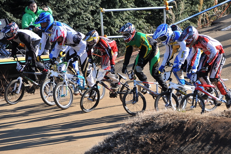 2009JOSF緑山１月オープニングレースVOL1：BMXエリートクラス決勝_b0065730_21163585.jpg