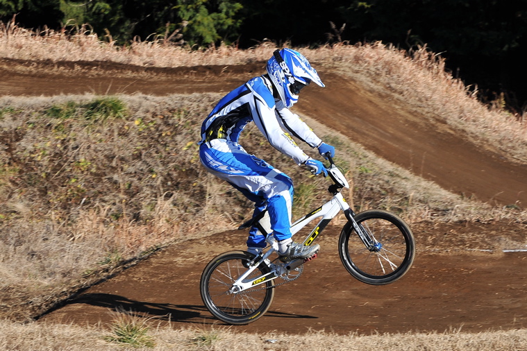 2009JOSF緑山１月オープニングレースVOL1：BMXエリートクラス決勝_b0065730_21174296.jpg