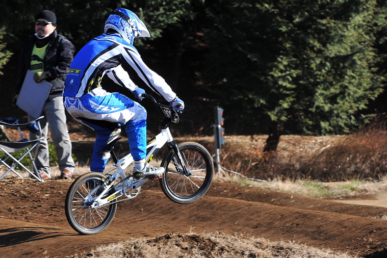 2009JOSF緑山１月オープニングレースVOL1：BMXエリートクラス決勝_b0065730_2118890.jpg