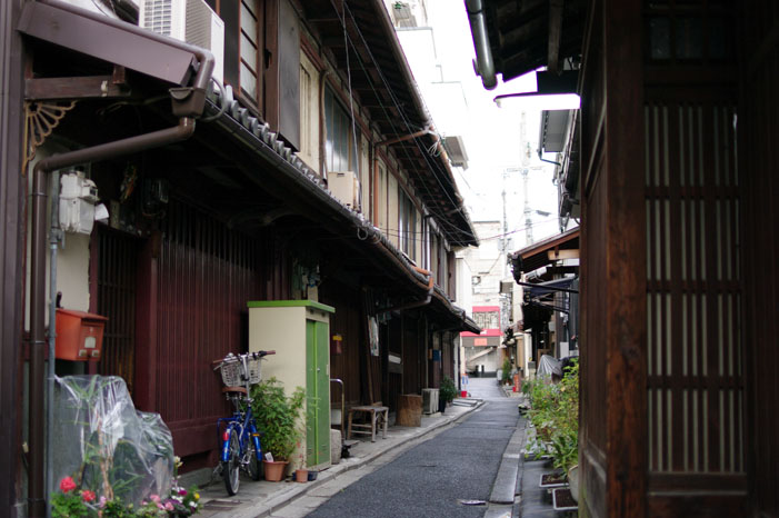 路地と辻子 Ⅲ ～小雨まじりのろうじ・辻子・町家風情～_f0152550_12421916.jpg