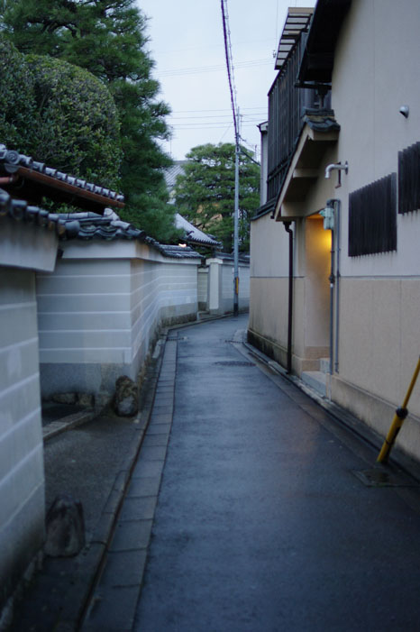 路地と辻子 Ⅲ ～小雨まじりのろうじ・辻子・町家風情～_f0152550_12434935.jpg