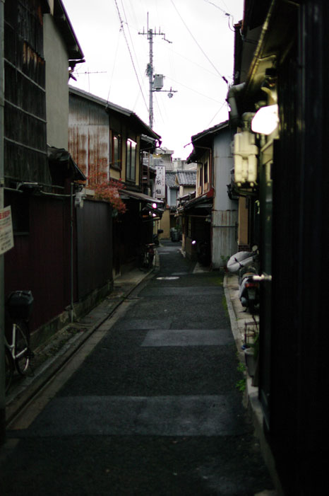 路地と辻子 Ⅲ ～小雨まじりのろうじ・辻子・町家風情～_f0152550_12435788.jpg