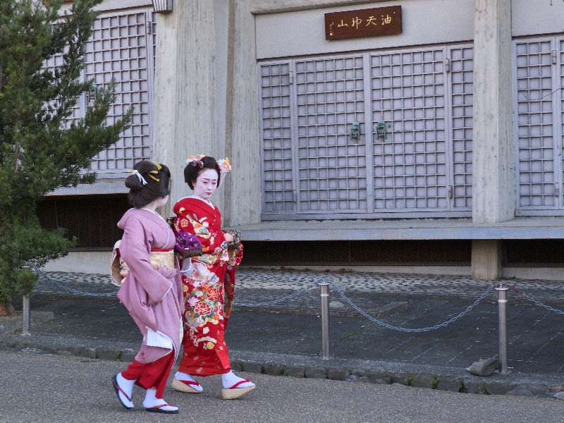 京都市内散策　高台寺～京都駅まで_b0126684_2351773.jpg