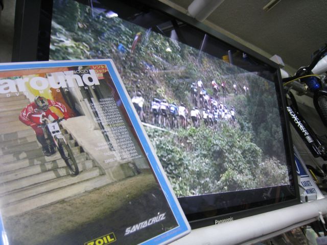 around 4.0入荷しました。_e0069415_12163678.jpg