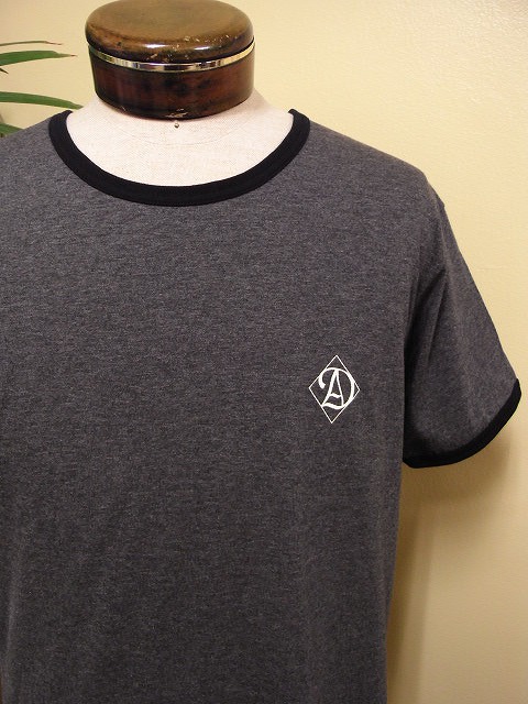 logo tee_f0049745_12345427.jpg