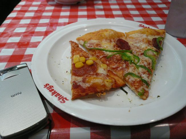 ピザ食べ放題 in シェーキーズ_f0097683_21535779.jpg