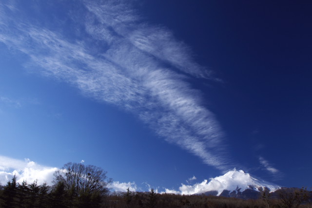 富士山から湧き出る雲_c0167028_2342962.jpg
