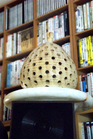 ランプシェード陶器製 久場政一 作_e0166355_121946100.jpg