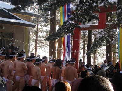 伝統を守る男たち ~鬼神社・裸参り~_d0131668_1304914.jpg