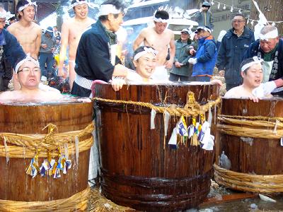 伝統を守る男たち ~鬼神社・裸参り~_d0131668_1654714.jpg