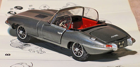 [ (52) CORGI TOYS : Jaguar E Type Roadster. ]_c0019483_13253783.jpg