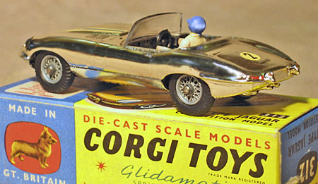 [ (52) CORGI TOYS : Jaguar E Type Roadster. ]_c0019483_138455.jpg