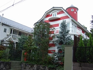 景観利益で まことちゃんハウス訴訟 住民側の訴えを棄却 富士山麓で暮らす 景観利益で まことちゃんハウス訴訟 住民側の訴えを棄却 富士山麓で暮らす