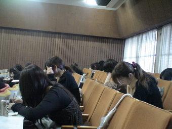 大学の後期試験_d0016397_1225143.jpg