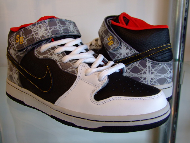 NIKE DUNK MID SB ELITE Triumvir × fly 