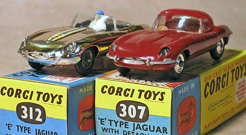 [ (52) CORGI TOYS : Jaguar E Type Roadster. ]_c0019483_1644468.jpg