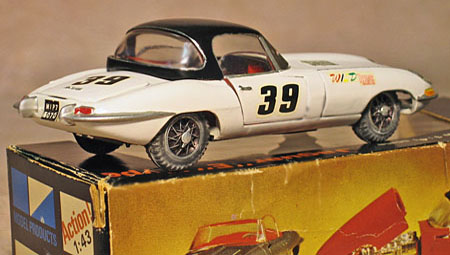 [ (52) CORGI TOYS : Jaguar E Type Roadster. ]_c0019483_16535680.jpg