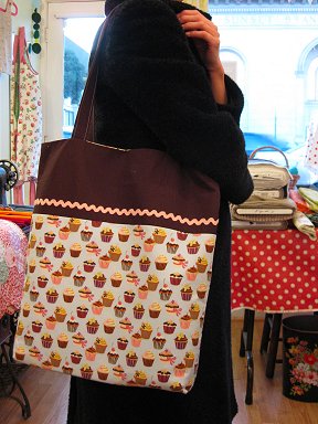 Sew & Tell - Amy\'s Cupcake Tote_f0194450_9402852.jpg