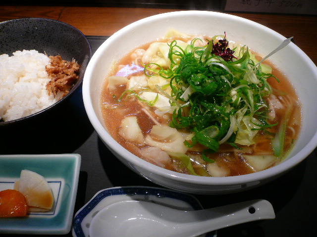 野球鳥のもつラーメン_e0005253_17521012.jpg