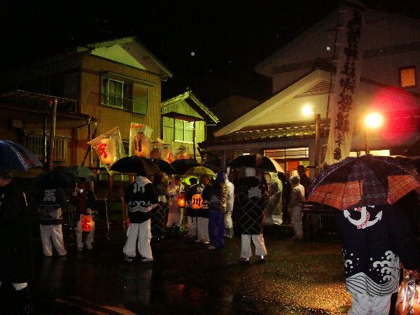 ヤーヤ祭り、高町の練りは雨で・・・_e0111346_2214815.jpg