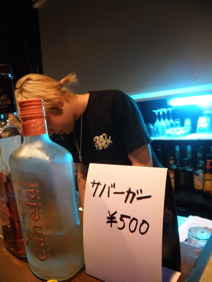 スティービーズ・バー「℃」のサバーガー!本場ハードロックの骨太なサバの旨味!_f0053279_1521255.jpg