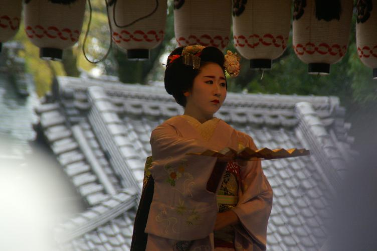 舞妓の奉納舞踊・八坂神社の節分_c0159046_2133476.jpg