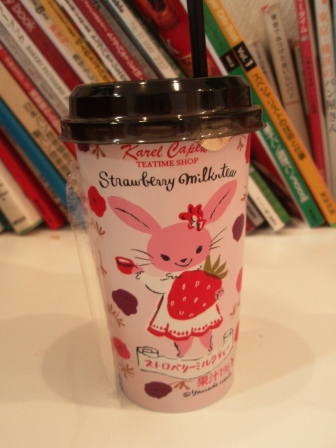 karelcapek strawberry milk tea @ampm_c0119259_22392360.jpg