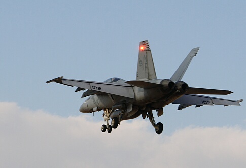 F/A18スーパーホーネット VFA102 ダイヤモンドバックス NF102 _c0073377_18264781.jpg