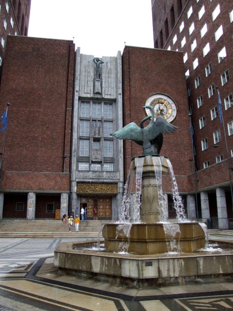ノルウェー (43) ノーベル平和賞のオスロ市庁舎_c0011649_81759.jpg