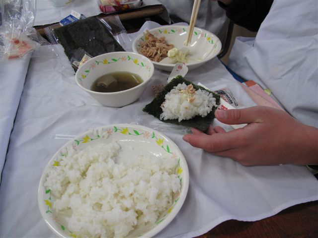 Roll sushi for the school lunch_c0157558_0545722.jpg